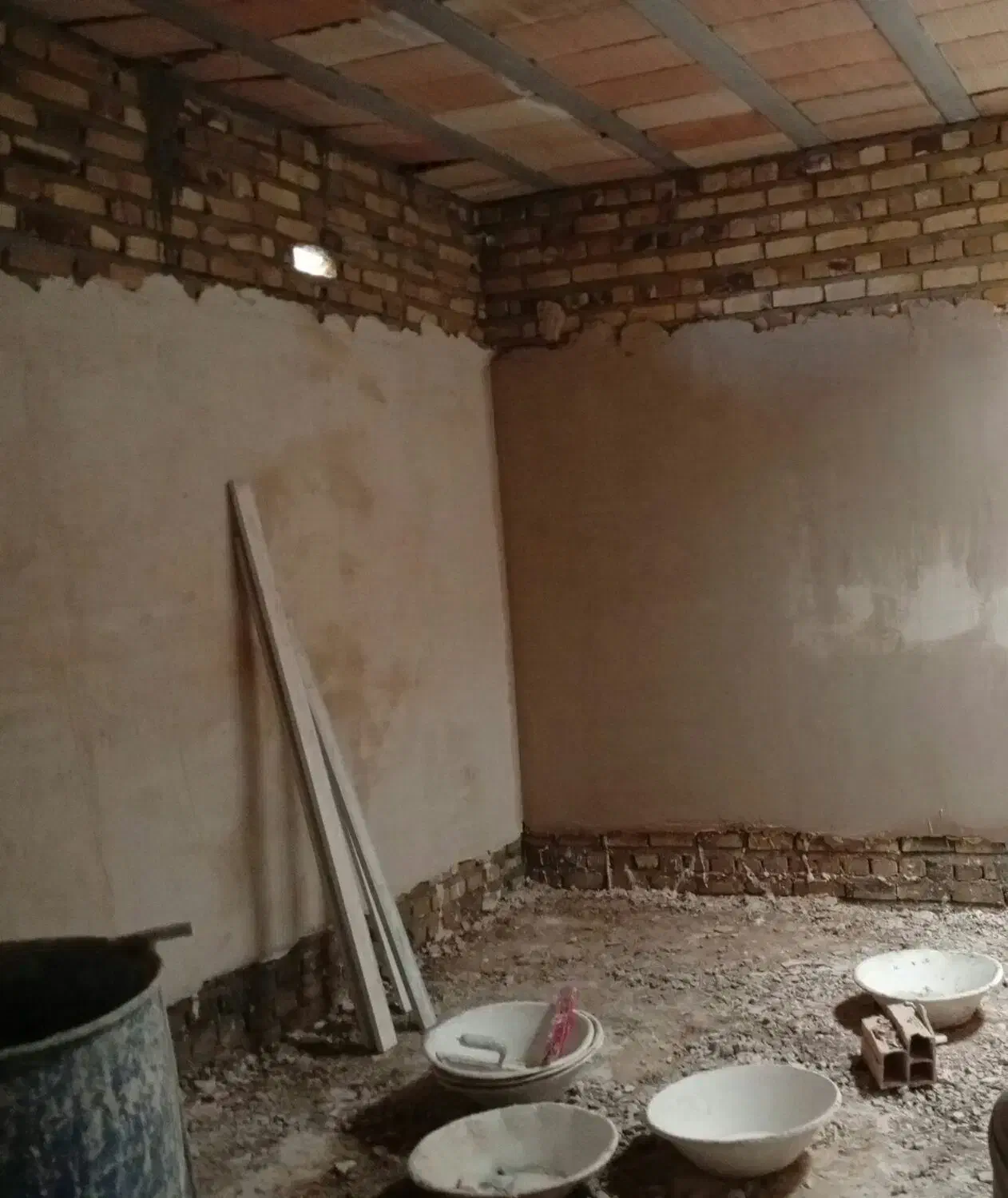 گچ کاری سفید کاری خاک گچکاری لکه گیری|خدمات پیشه و مهارت|تایباد, |دیوار