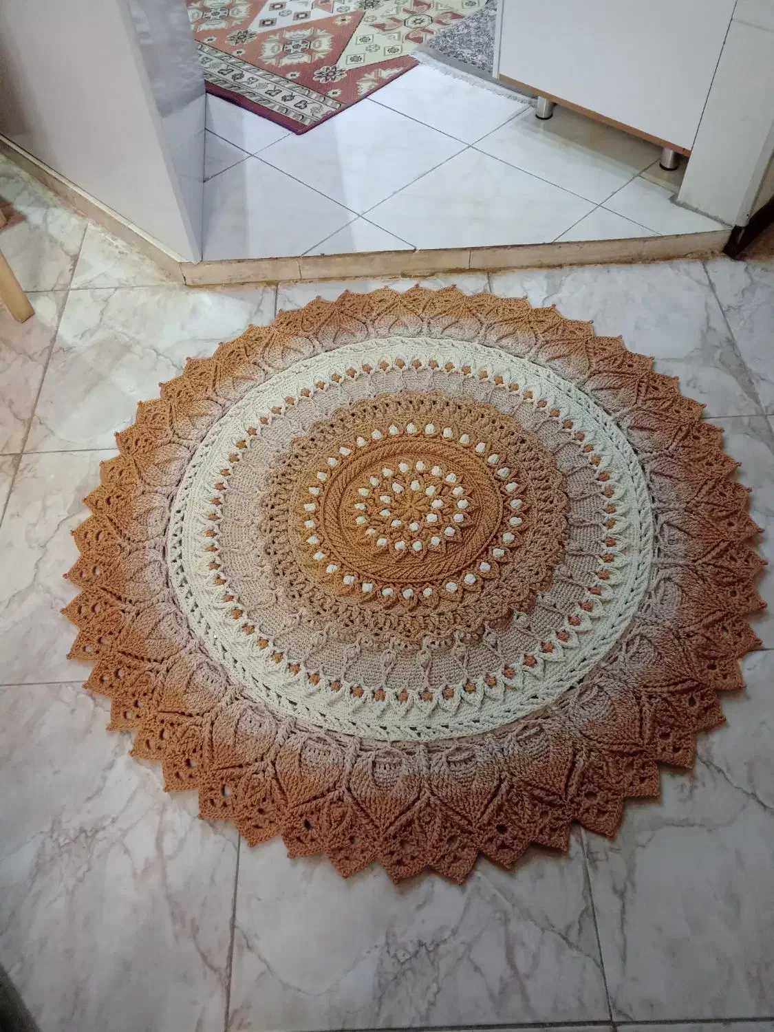 فرشینه گرد|فرش|کرج, بنیاد|دیوار