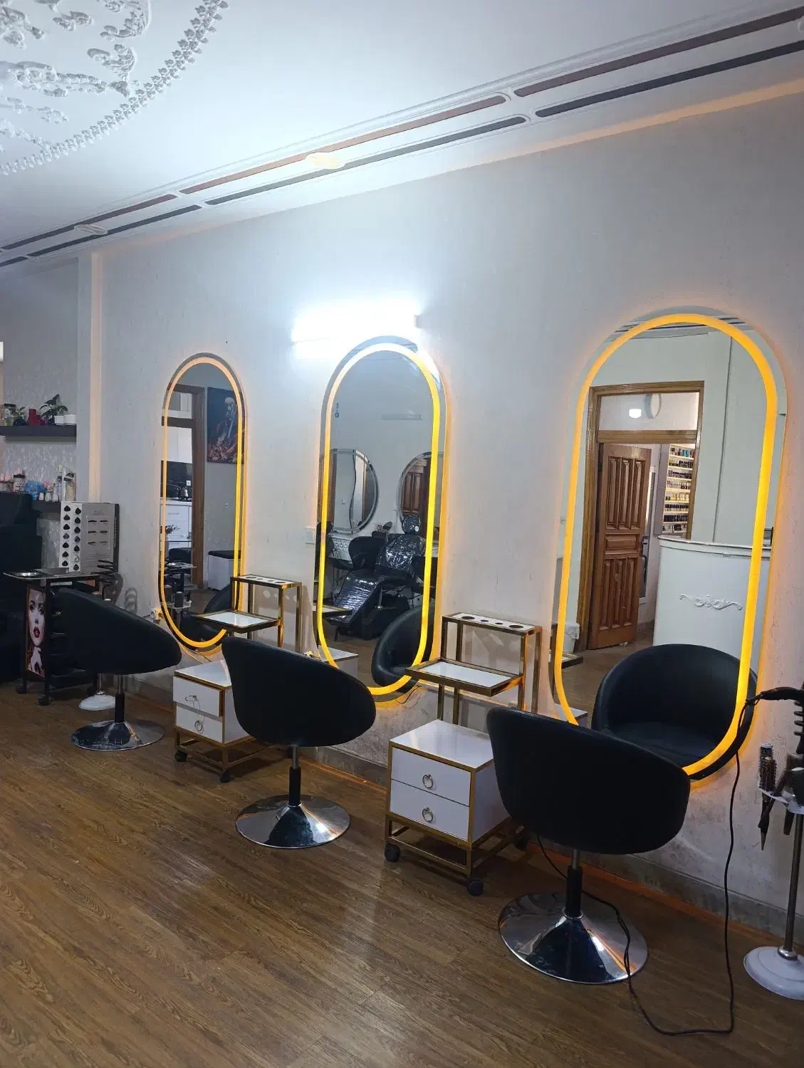 اجاره لاین های سالن زیبایی|اجارهٔ دفتر کار، اتاق اداری، مطب|شیراز, فرهنگ شهر|دیوار