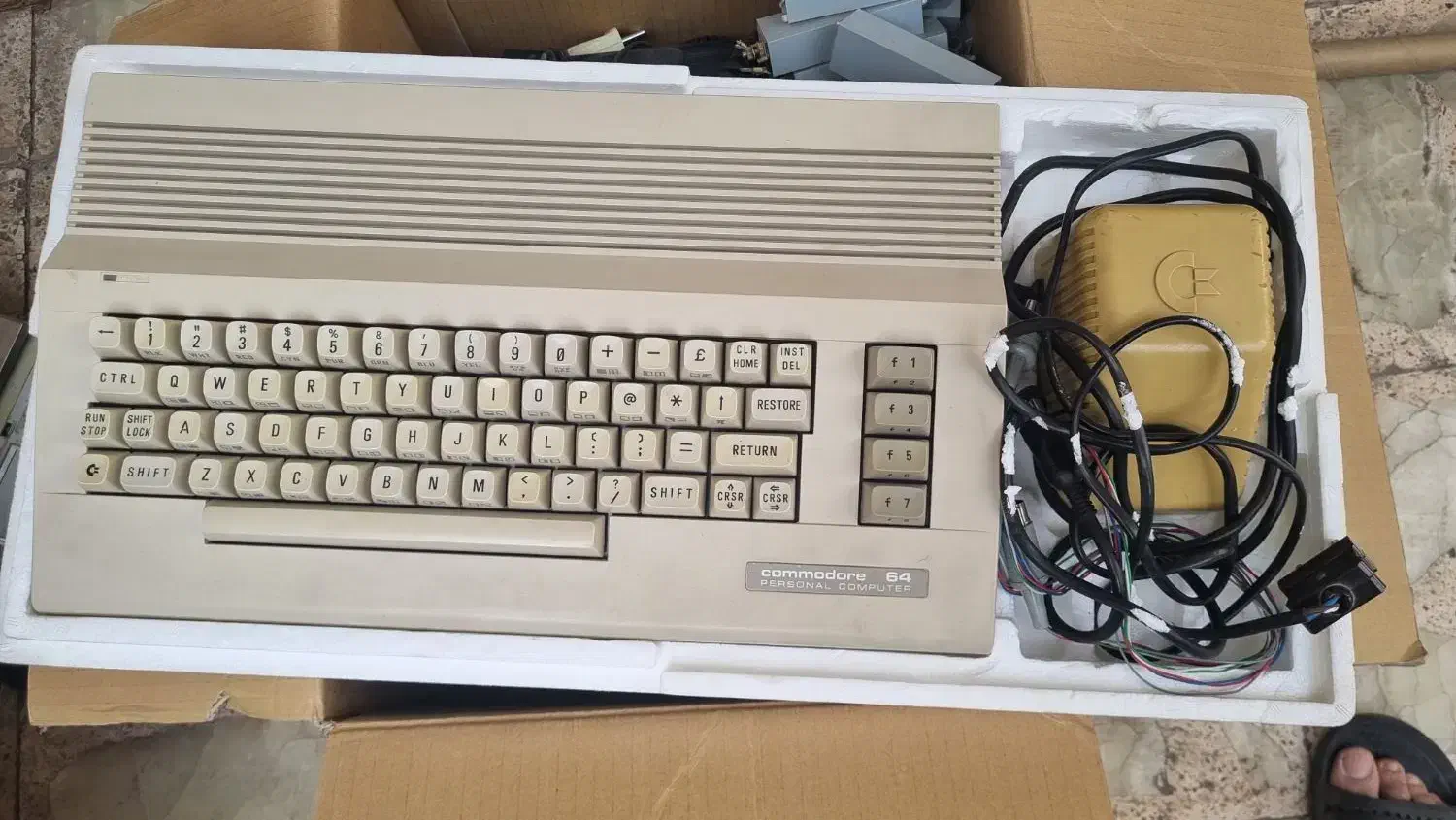 دستگاه کمودور ۶۴|کنسول، بازی ویدئویی و آنلاین|اصفهان, پوریای ولی|دیوار