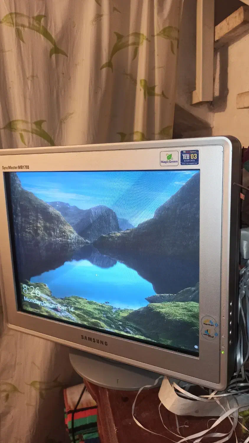 مانیتور مونیتور سامسونگ قدیمی مناسب دوربین|قطعات و لوازم جانبی رایانه|همدان, |دیوار