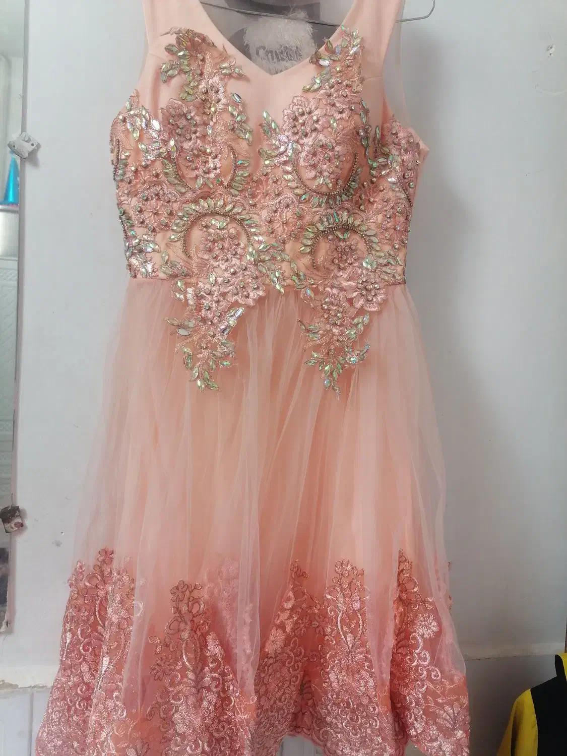 لباس مجلسی|لباس|قم, قلعه کامکار|دیوار