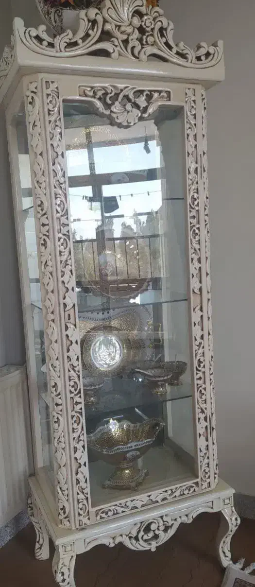 ویترین چوبی منبتکاری شده سالم سالم|کتابخانه، شلف، قفسه‌های دیواری|اصفهان, شهرک کوثر|دیوار