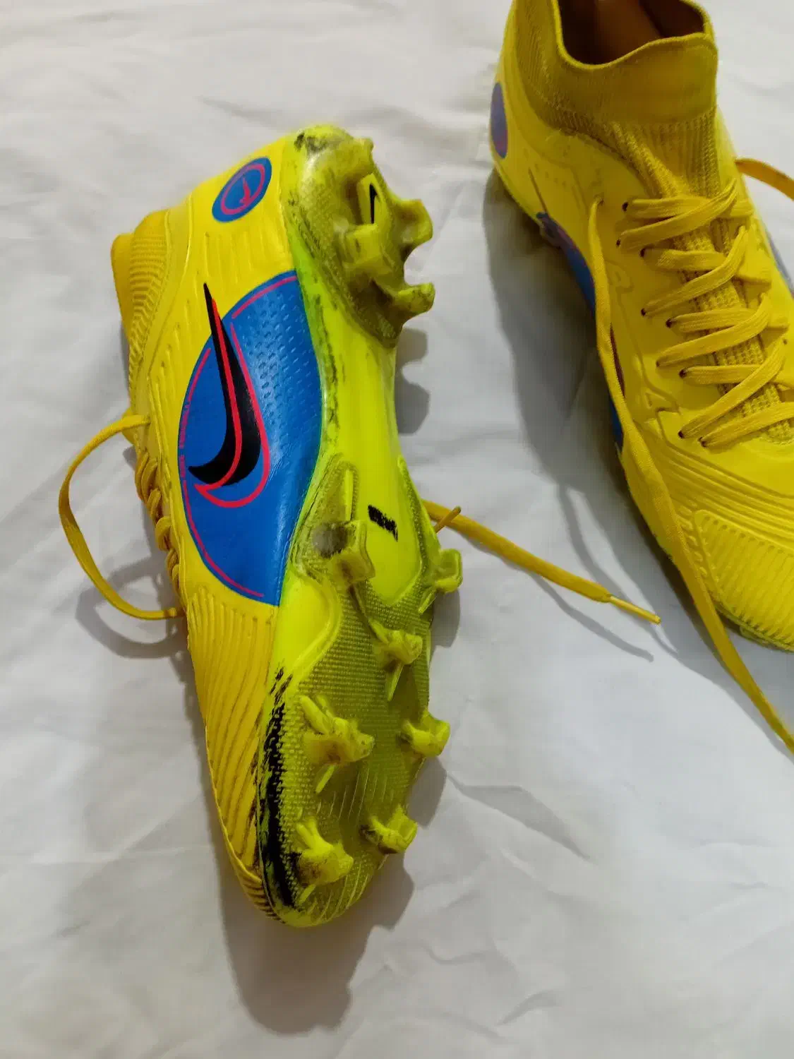 کفش ورزشی فوتبال|کیف، کفش، کمربند|سمنان, |دیوار