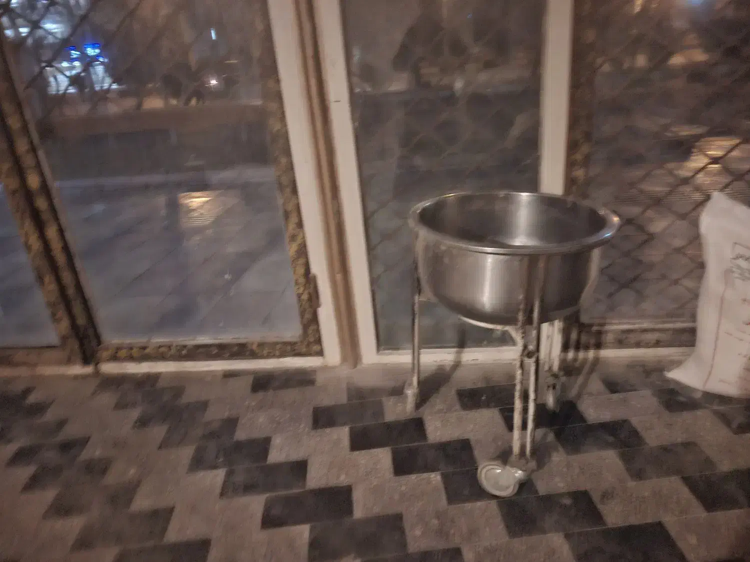 پاتیل خمیر|ظروف پخت‌وپز|دهگلان, |دیوار