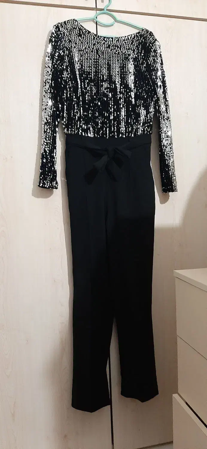 لباس زنانه و دخترانه|لباس|میانه, |دیوار