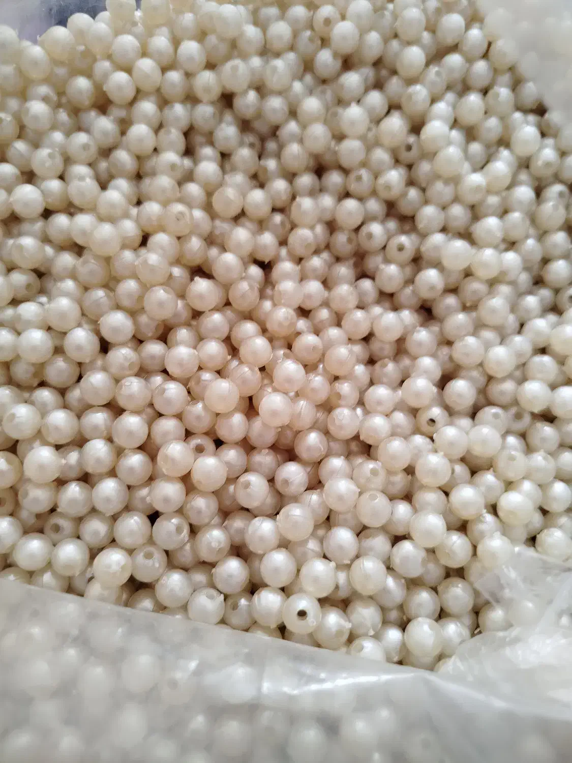 فروش انواع مهره ،مروارید و کریستال های پلیمری سبک|لوازم خیاطی و بافتنی|شیراز, رکنآباد|دیوار