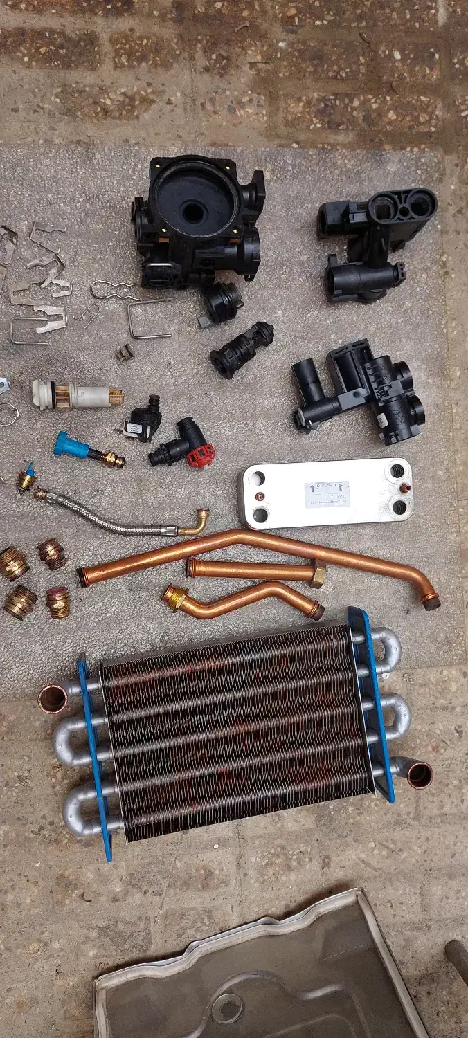 خدمات فروش  و پس از فروش پکیج و کولر گازی|آبگرمکن، پکیج، شوفاژ|اصفهان, جلالیه|دیوار