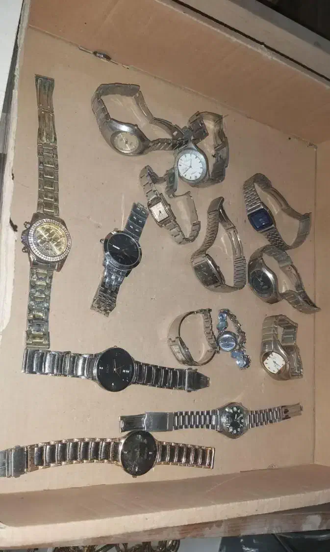 ۴۰۰ عدد ساعت مچی باتری خور دست دوم|ساعت|قهدریجان, |دیوار