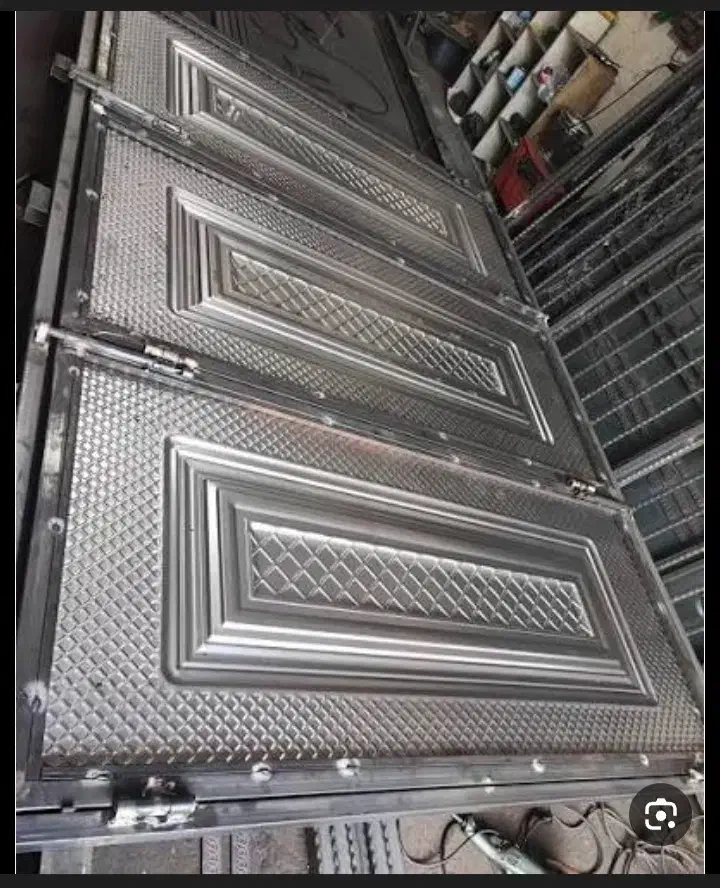 ساخت انواع در پنچره اجرای شیروانی وخرده کاری|خدمات پیشه و مهارت|بروجرد, |دیوار