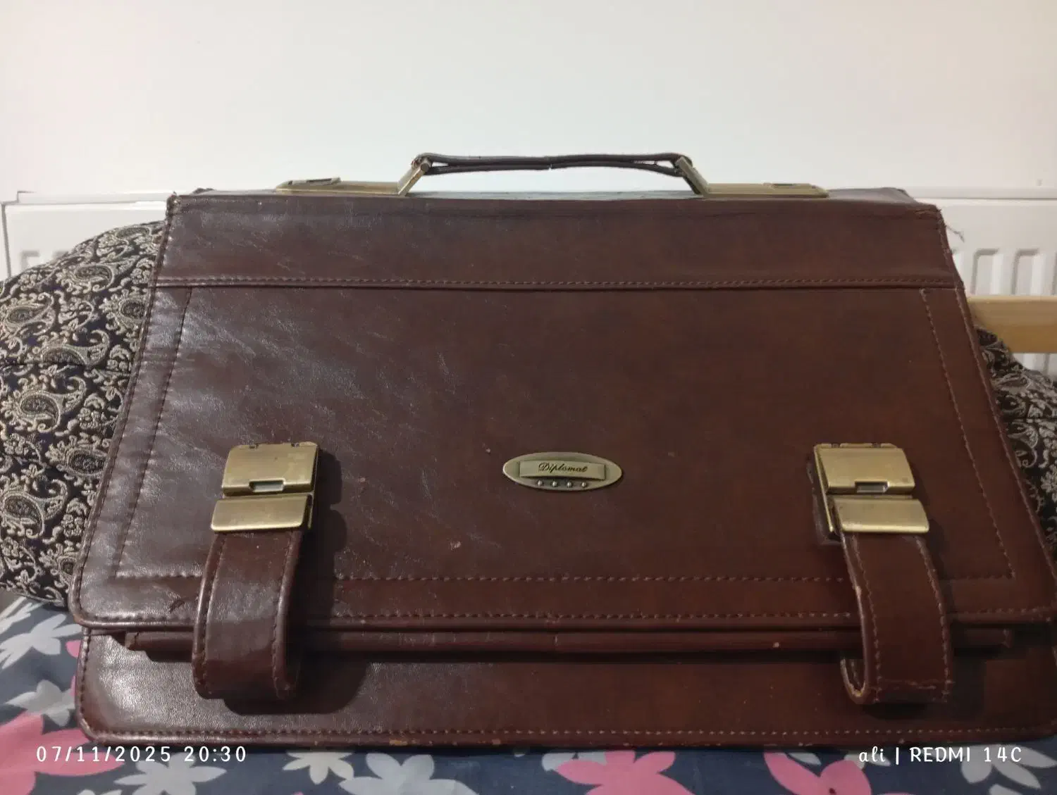 کیف|کیف، کفش، کمربند|کاشان, مصلی|دیوار