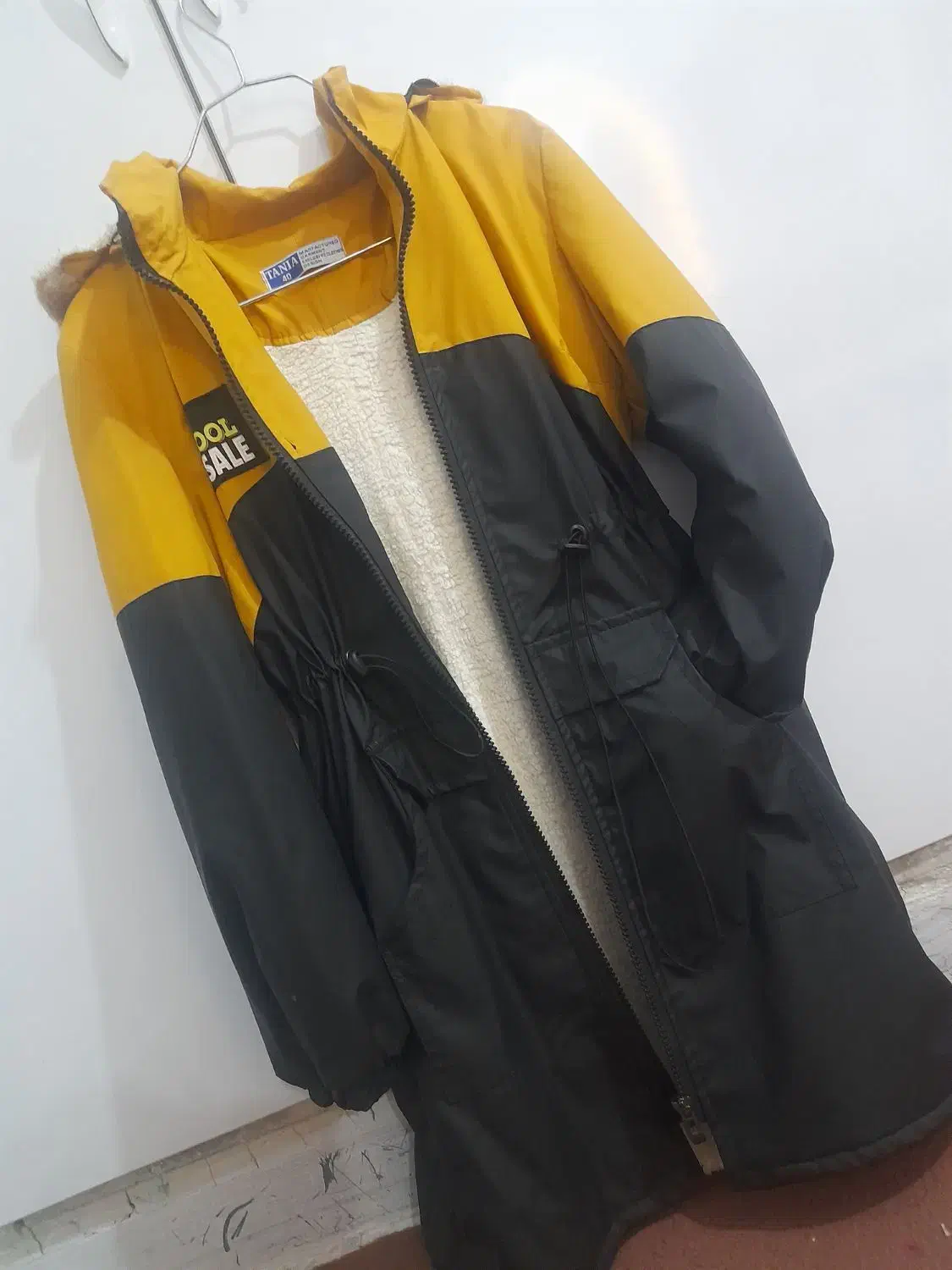 کاپشن|لباس|اندیمشک, |دیوار