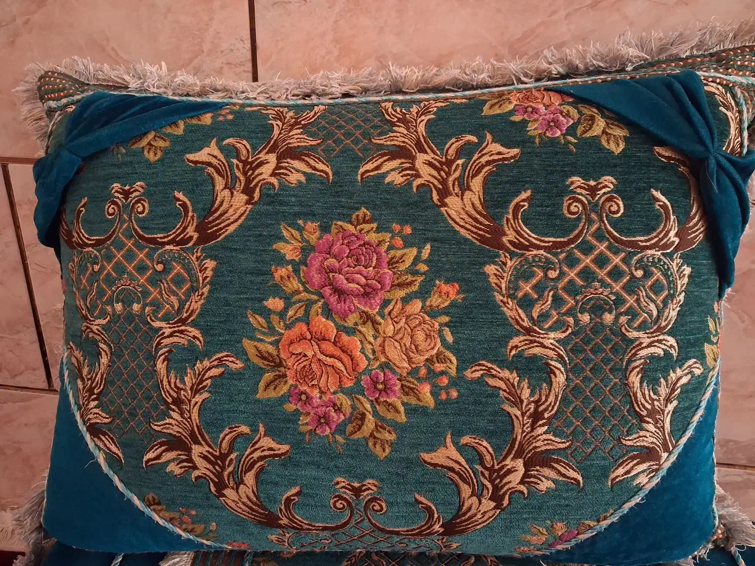 بالشت|پشتی|شیراز, کوشک میدان|دیوار