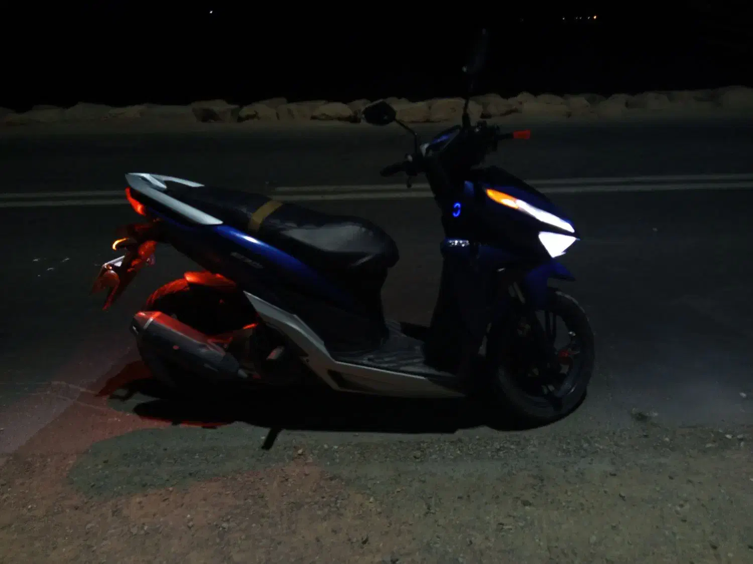 لباس موتور|لباس|کنارک, |دیوار