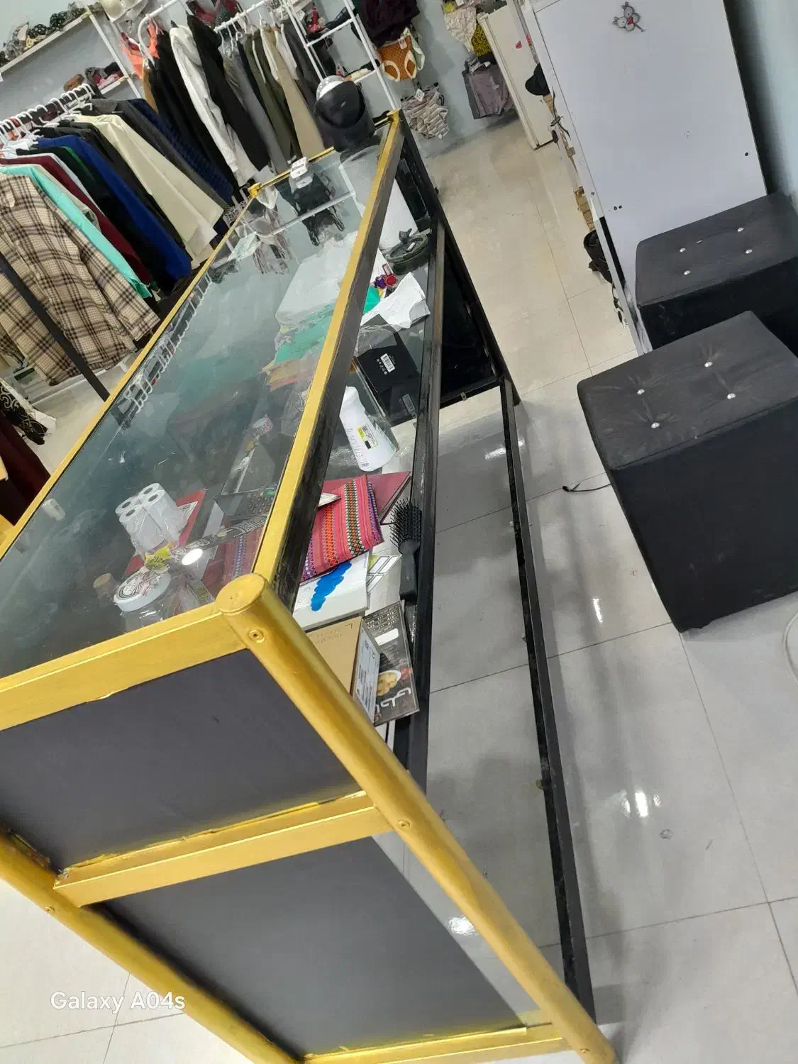 ویترین شیشه ای ...پرده|فروشگاه و مغازه|شیراز, هفت تنان|دیوار