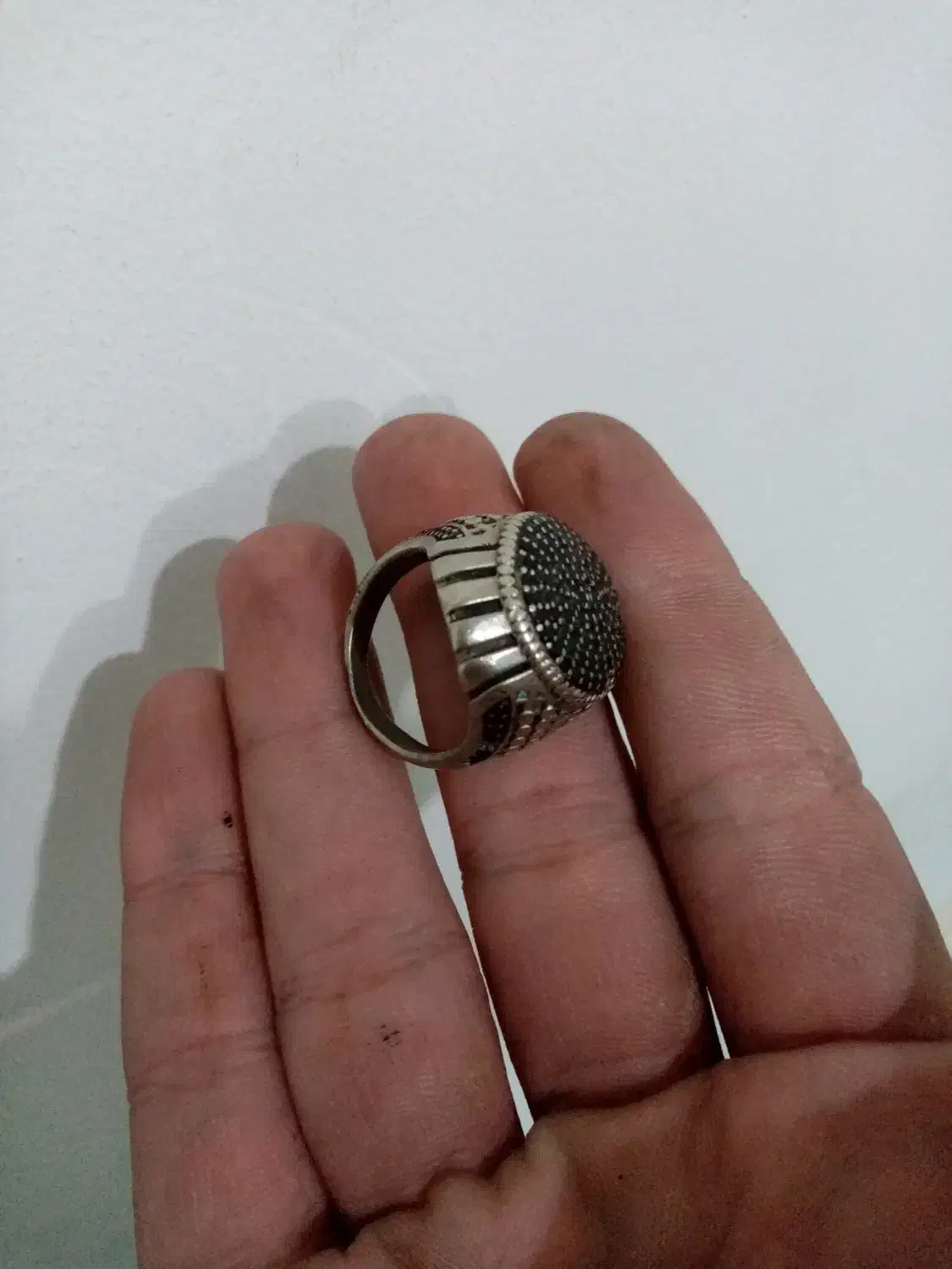 انگشتر نقره زیبا|کلکسیون اشیاء عتیقه|رباط‌کریم, رباط‌کریم|دیوار