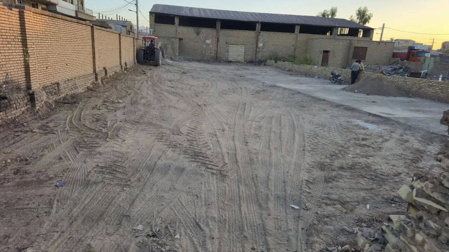 ۸۰۰ متر زمین چهاردیواری بلوارمدرس دونبش|اجارهٔ دفتر صنعتی، کشاورزی، تجاری|یزد, |دیوار