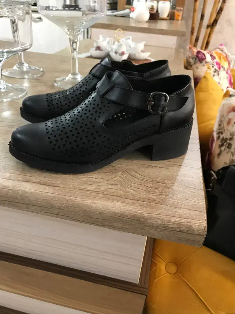 کفش نایک|کیف، کفش، کمربند|شیراز, دشت چنار|دیوار