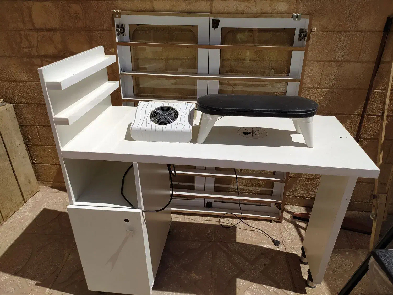 میز و استند لاک ناخن کار|آرایشگاه و سالنهای زیبایی|سنندج, |دیوار