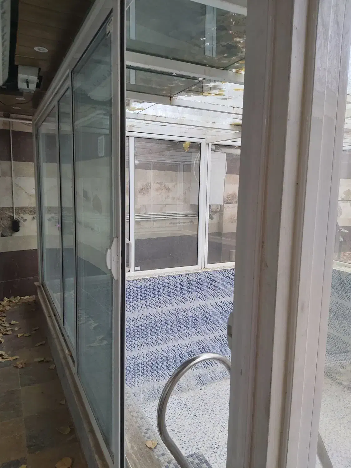 اطاقک شیشه ای|مصالح و تجهیزات ساختمان|باغ بهادران, |دیوار