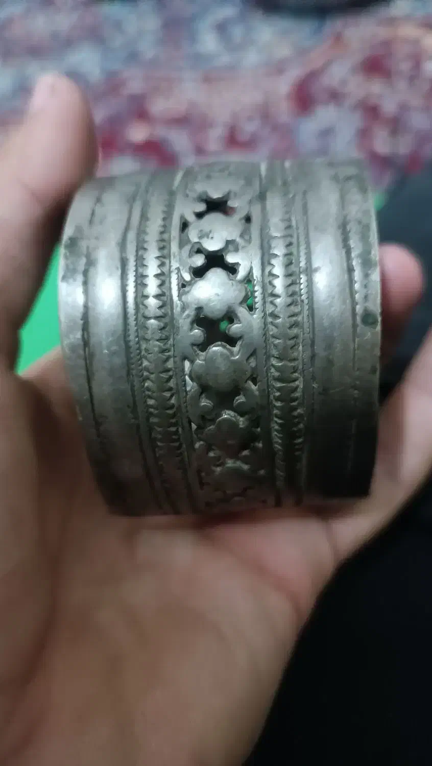 دستبند نقره|کلکسیون اشیاء عتیقه|یزد, |دیوار