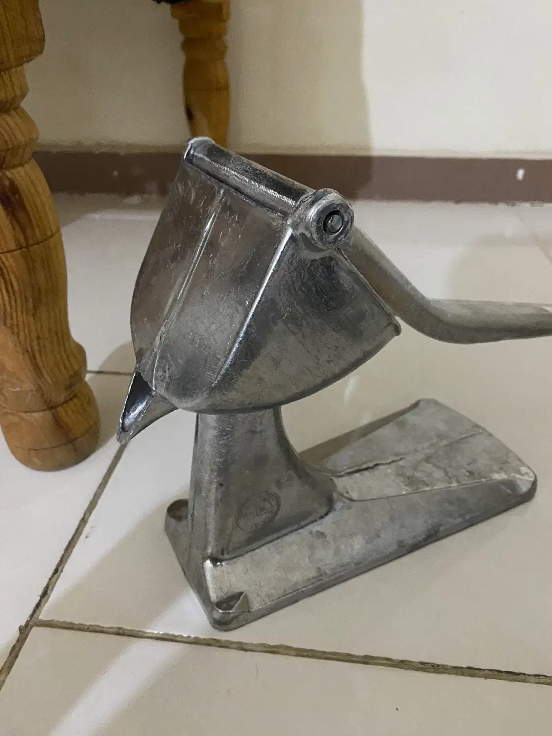 آب انارگیری|آبمیوه‌گیر و آب‌مرکبات‌گیر|پرند, فاز ۶|دیوار