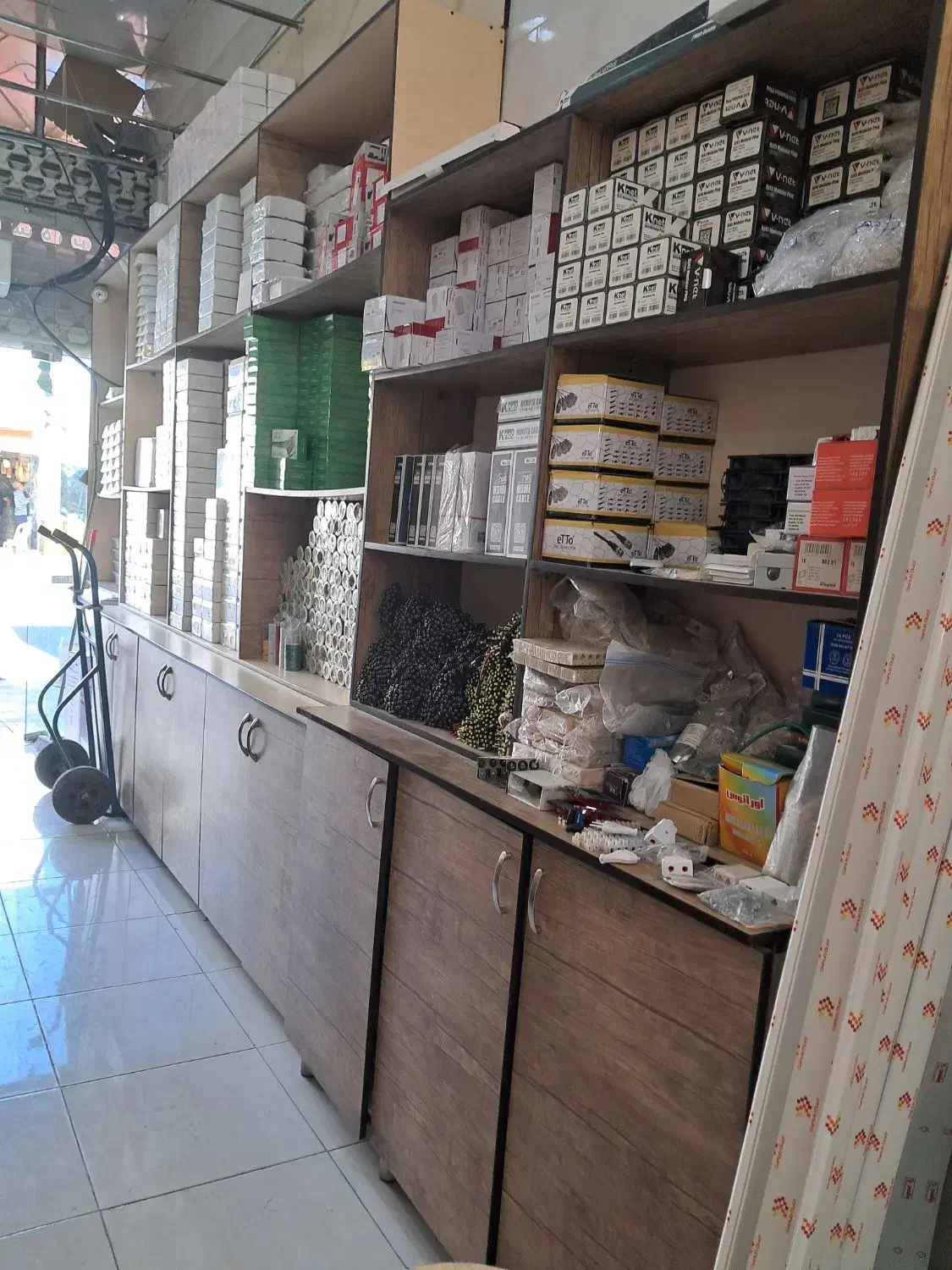 نیروی انباردار|استخدام خدمات فروشگاه و رستوران|شیراز, تحویلی|دیوار