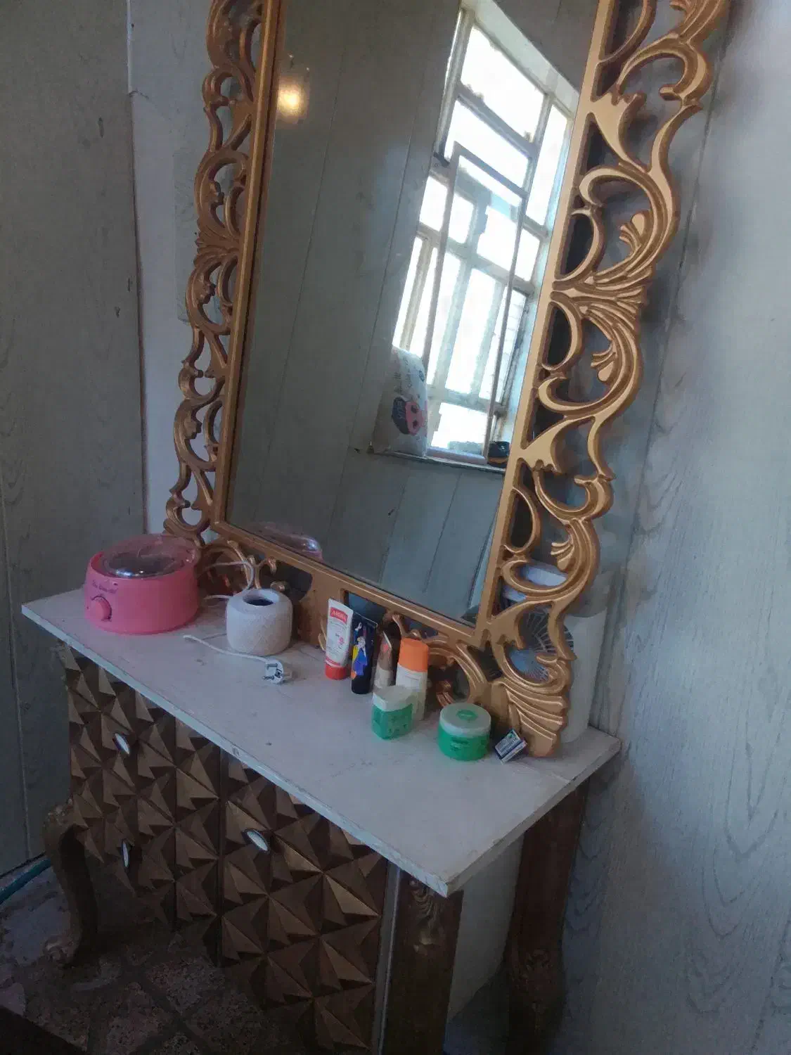 وسایل آرایشگاه|آرایشگاه و سالن‌های زیبایی|خرم‌آباد, |دیوار