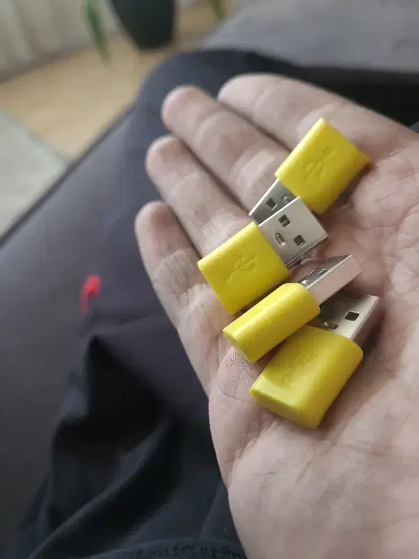 ۴ عدد فلش ۳۲ گیگ|قطعات و لوازم جانبی رایانه|خوی, |دیوار