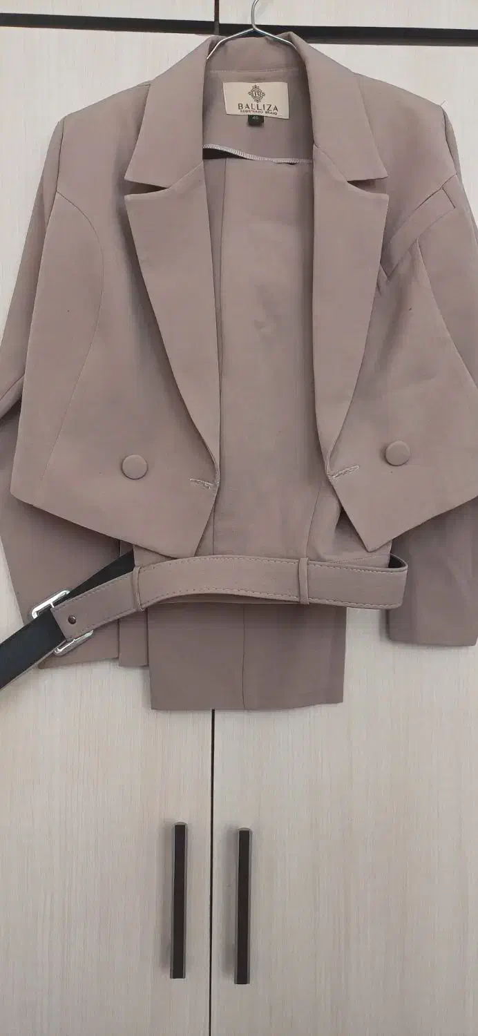 کراپ کت وشلوار|لباس|بردسکن, |دیوار