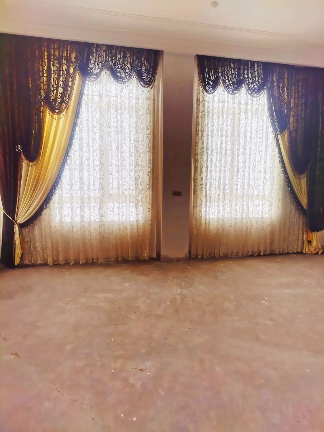 پرده|پرده، رانر، رومیزی|قائن, |دیوار