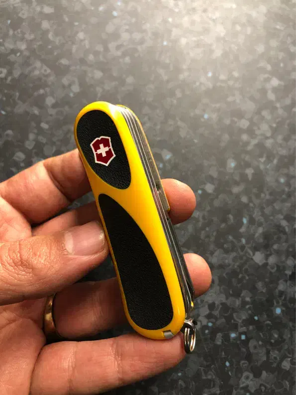 چاقوی چندکاره سفری ویکتورینوکس مدل 2.4913.C8|کوهنوردی و کمپینگ|تهران, تهرانپارس غربی|دیوار