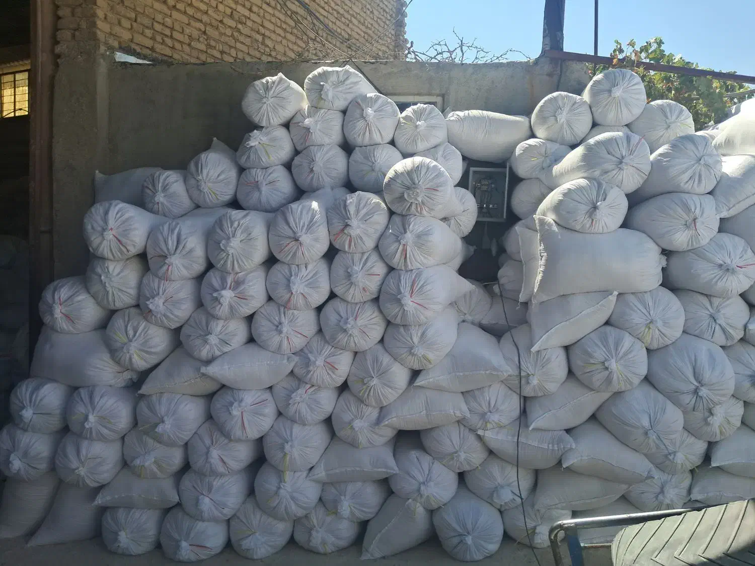 سیمان،اجر،ماسه نیسانی.شن.پوکه صنعتی گچ صالح سمنان|مصالح و تجهیزات ساختمان|مشهد, ولیعصر (شهرک غرب)|دیوار