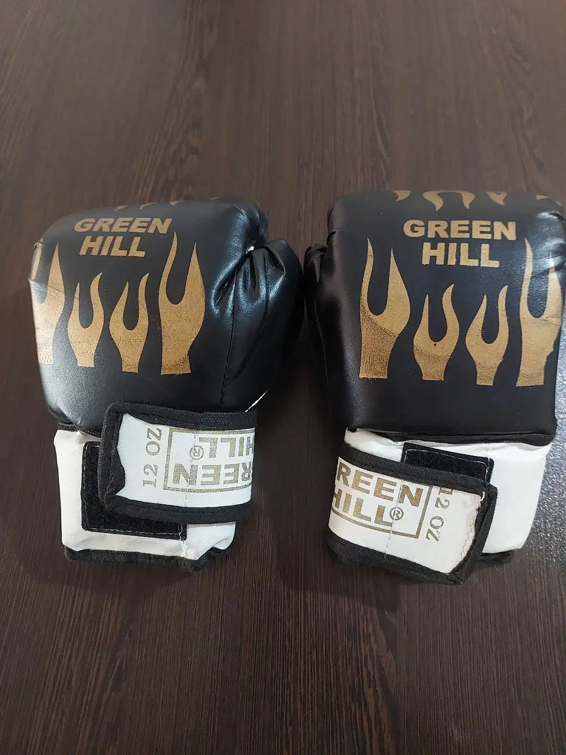 وسایل ورزشی.دستکش،وپاکش،وبیضه بند|تجهیزات ورزشی|شیراز, کوشک میدان|دیوار