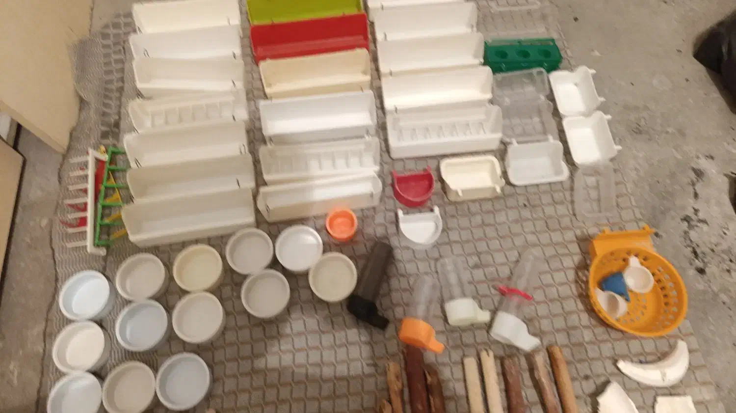 جا دونی جا آبی‌ جا غذایی و چوپ طوطی سان|لوازم جانبی حیوانات|رامهرمز, |دیوار