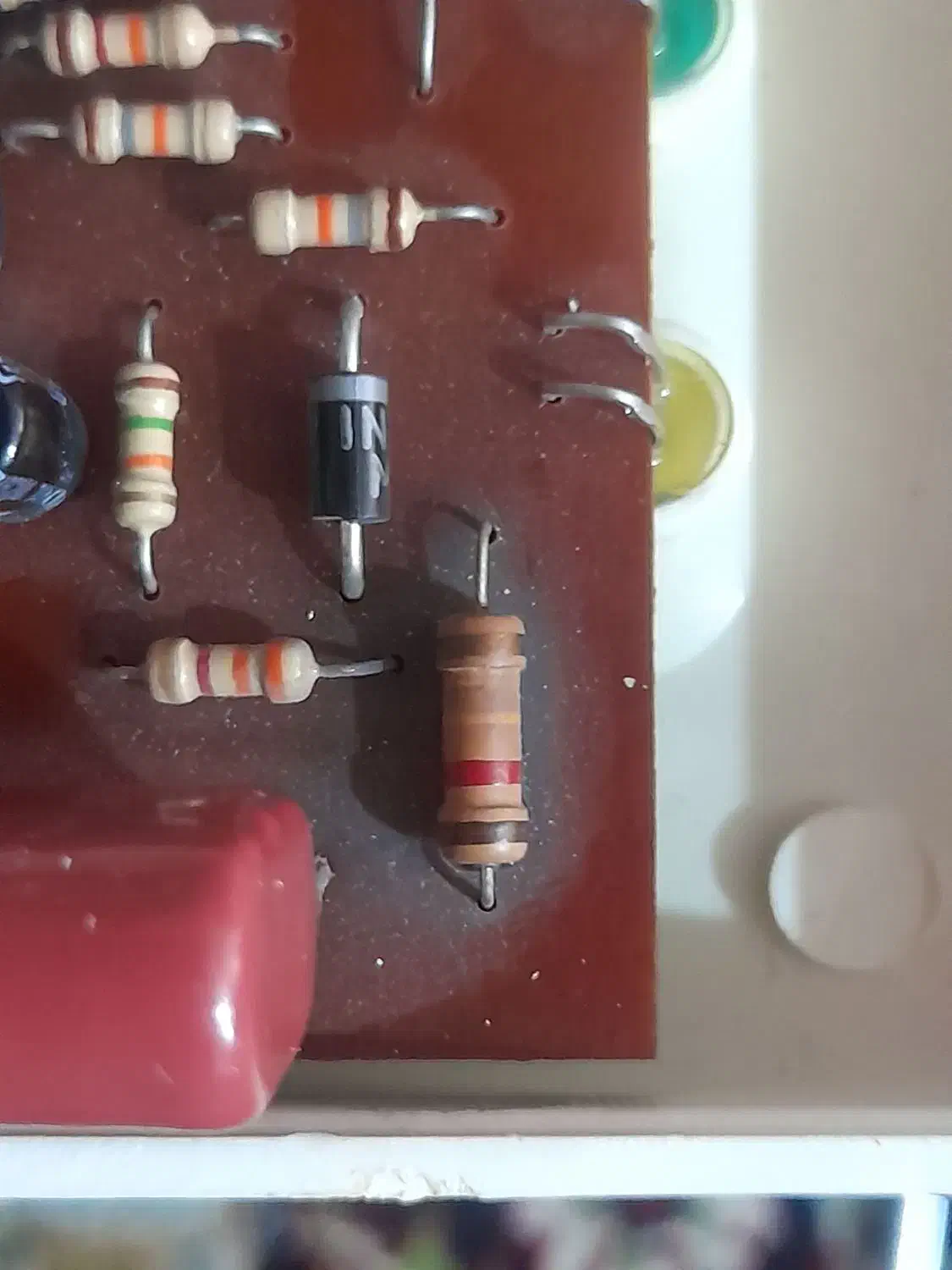 تعمیر انواع محافظ های برق و لامپ های LIDوپروژکتور|خدمات پیشه و مهارت|سیرجان, |دیوار