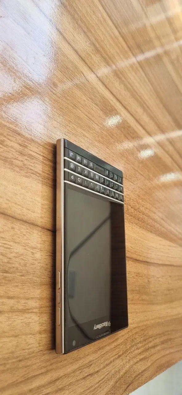 بلکبری پاسپورت بسیار تمیز/blackberry pasport|موبایل|مشهد, شاهد (شهرک غرب)|دیوار