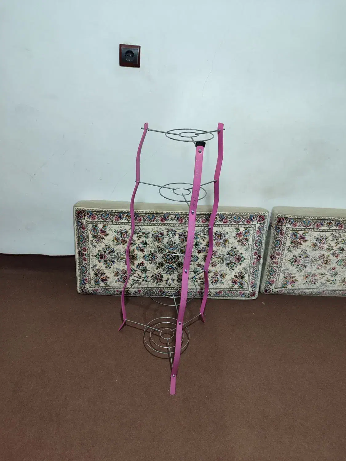 استندقابلمه پنج طبقه می باشد|آب‌چکان و نظم‌دهنده ظروف|کرمانشاه, |دیوار