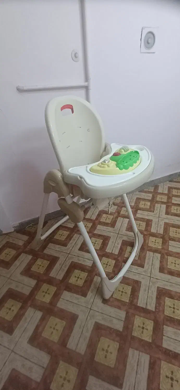 صندلی غدا کودک|تخت و صندلی بچه|سبزوار, مدرس|دیوار