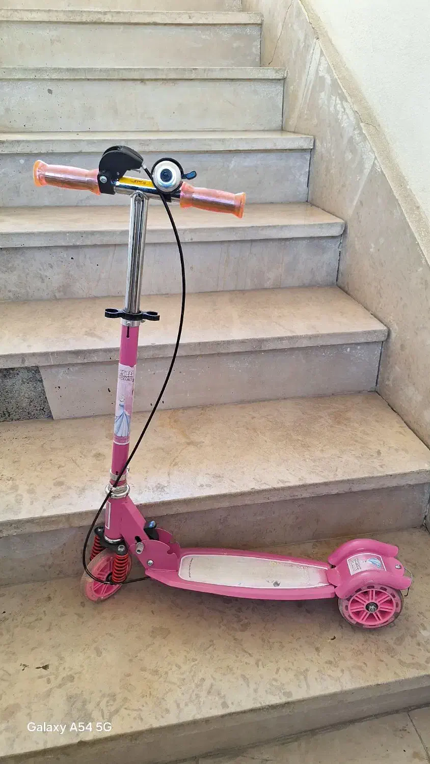 اسکوتر.|دوچرخه، اسکیت، اسکوتر|سقز, |دیوار