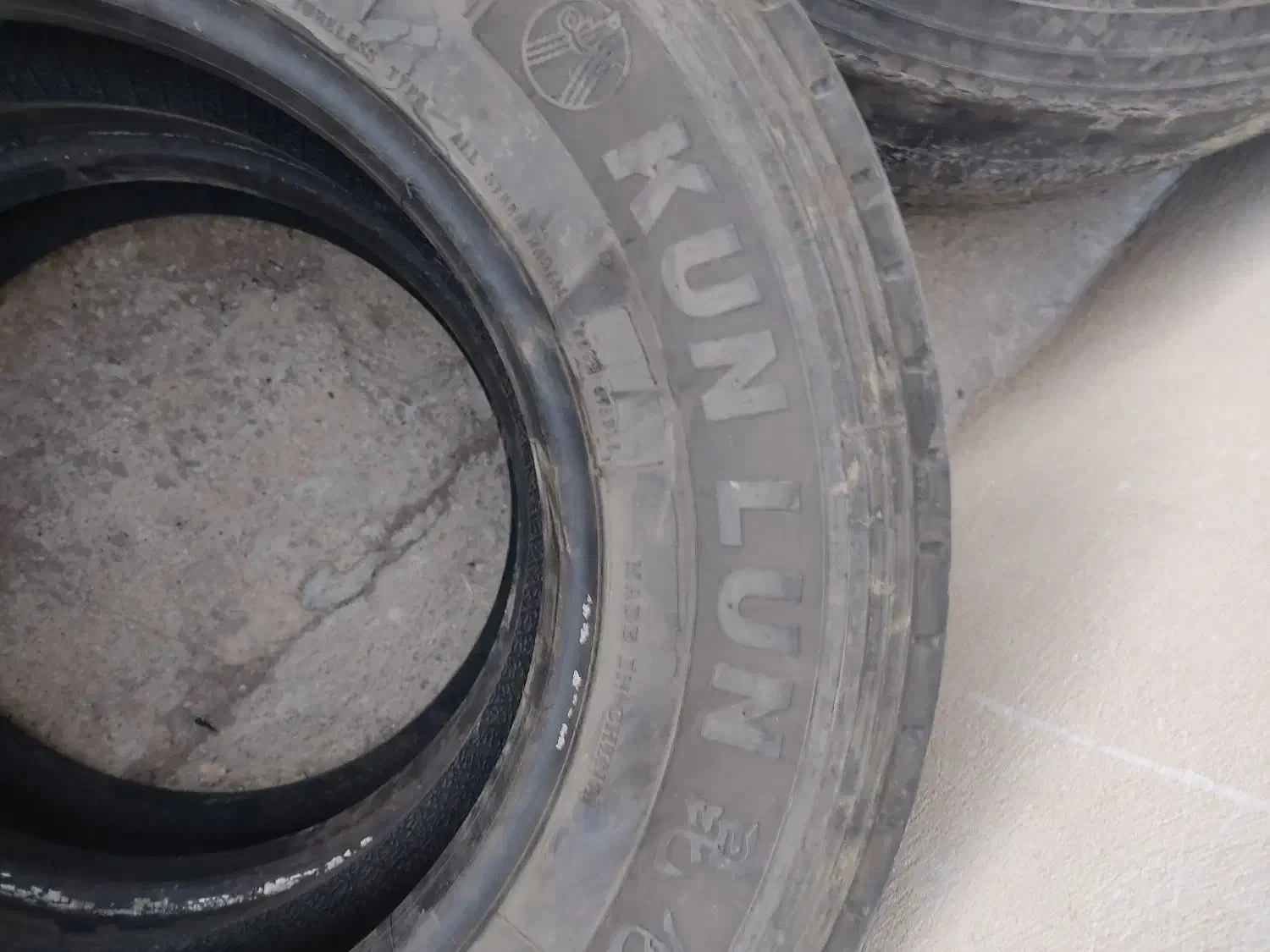 لاستیک ایسوزو کار کرده|قطعات یدکی و لوازم جانبی|چرداول, |دیوار