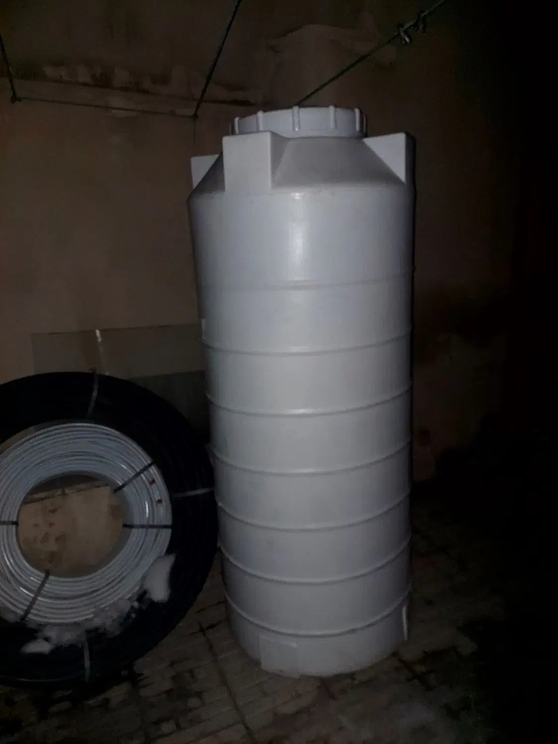 منبع ۳لایه ۸۰۰ لیتری|ظروف نگهدارنده، پلاستیکی، یک‌بارمصرف|همدان, |دیوار