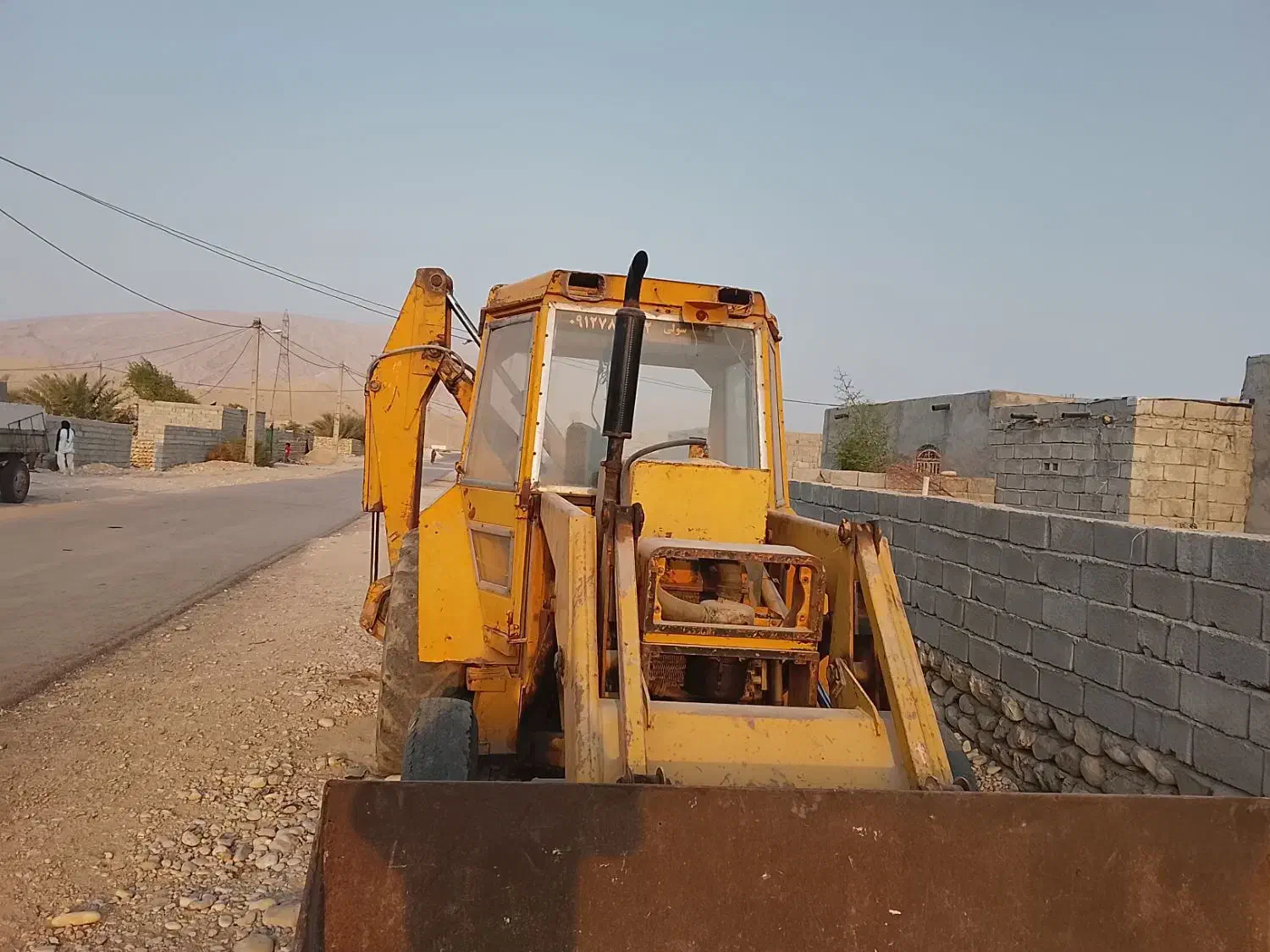 یک دستگاه بیل بکهو|ماشینآلات صنعتی|خمیر, |دیوار