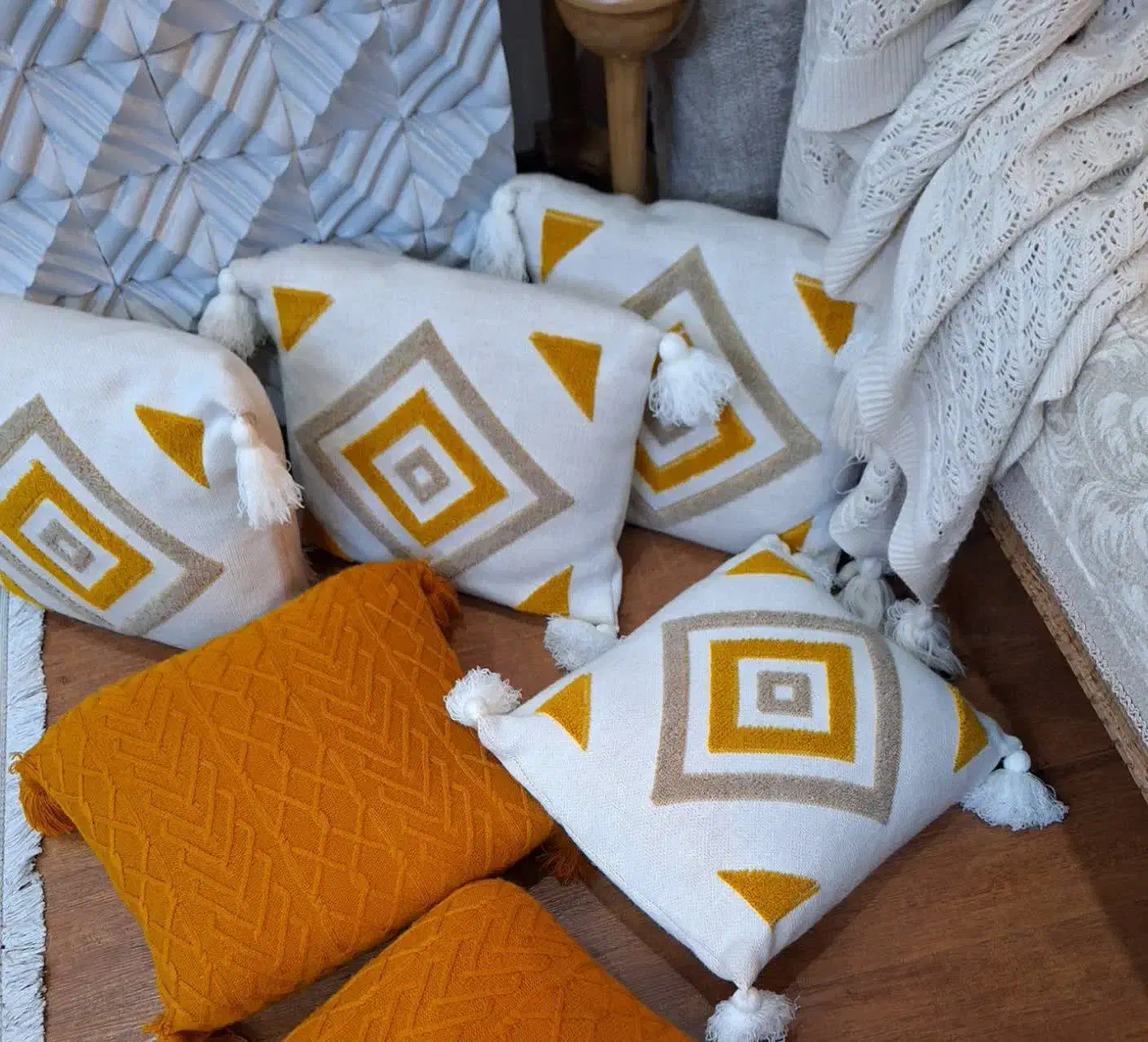 کوسن پیدا پانچ دوزی|پشتی|فردیس, قریشی|دیوار