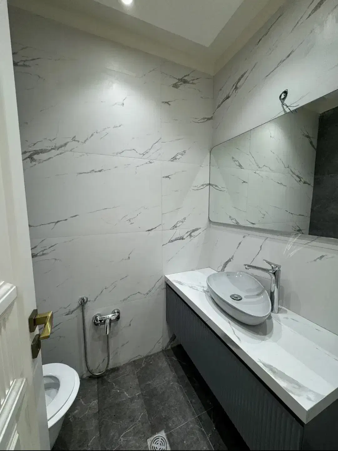 سعادت آباد / 162متر / نما رومی شیک / روف‌ گاردن