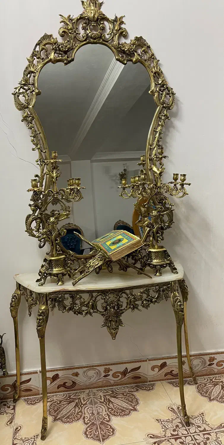 آینه و شمعدان و کنسول آینه و جای قرآن قدیمی برنز|بوفه، ویترین، کنسول|اسلامشهر, شهرک قائمیه|دیوار