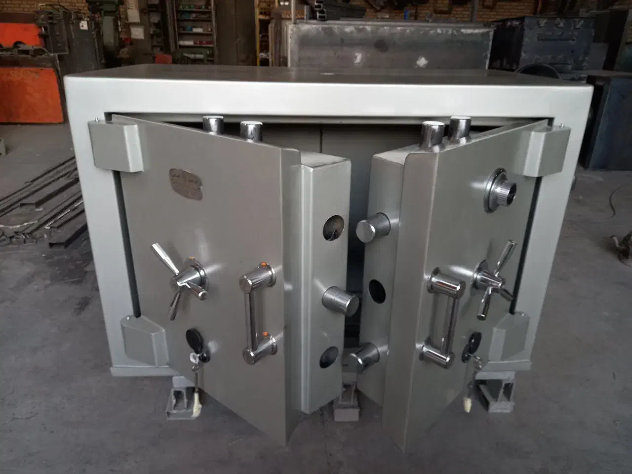 گاوصندوق زیرویترینی طلافروشی|فروشگاه و مغازه|پاکدشت, خاتون آباد|دیوار