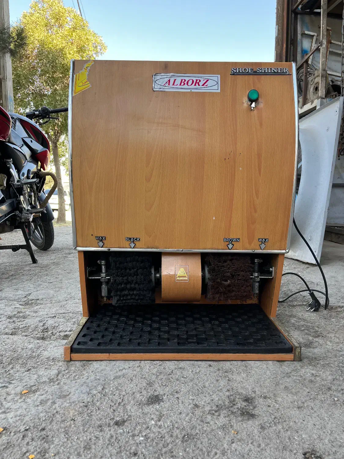 واکس زن برقی|دفتر کار|قم, قلعه کامکار|دیوار