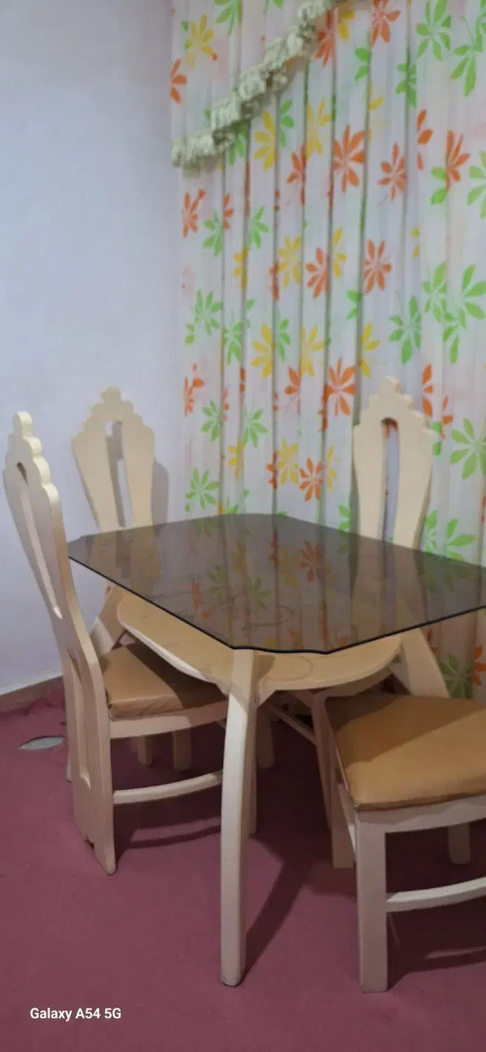 ناهار خوری ۴ نفره|میز و صندلی غذاخوری|رشت, نخودچر|دیوار