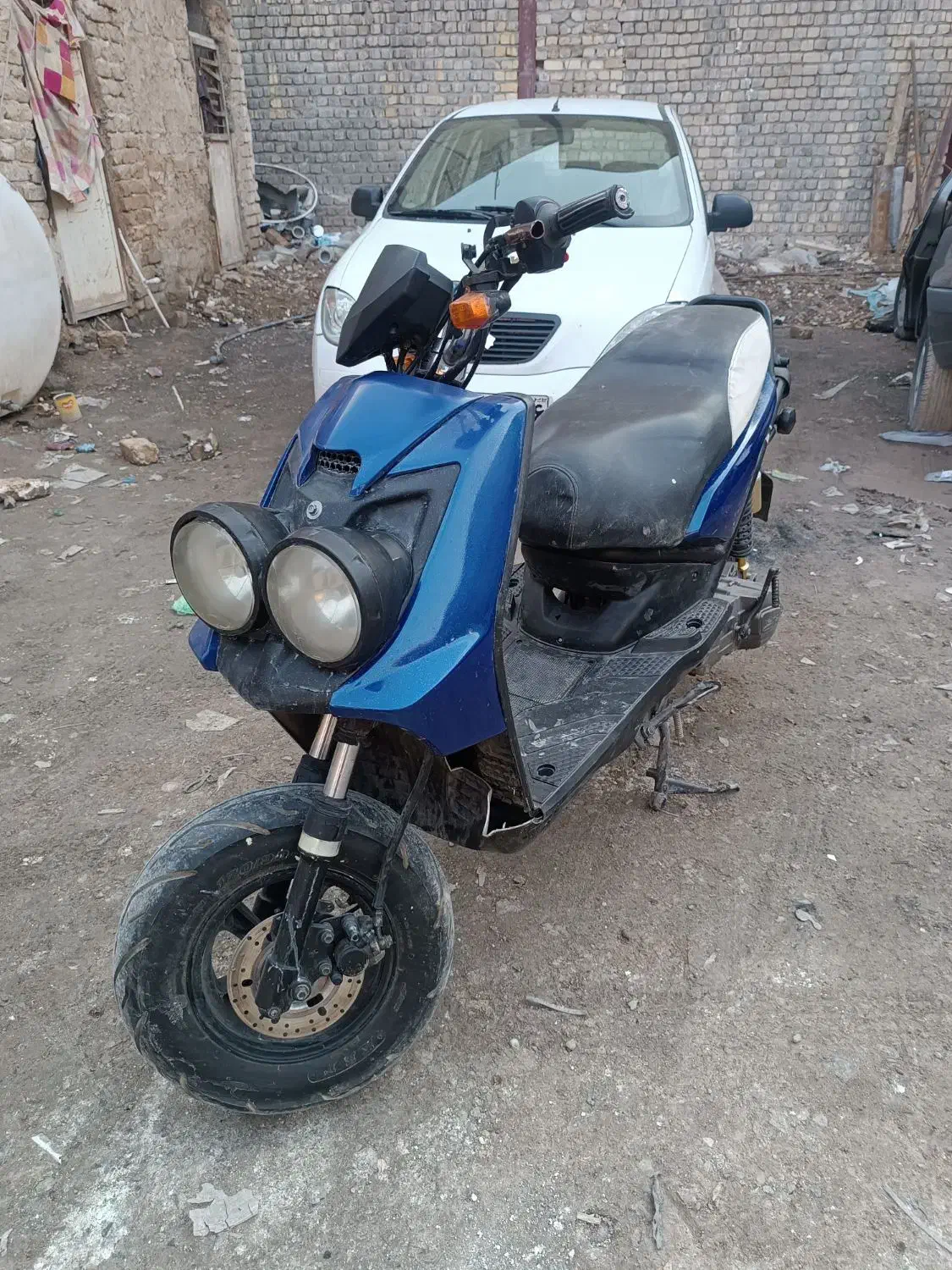 موتور|موتورسیکلت|قم, قلعه کامکار|دیوار